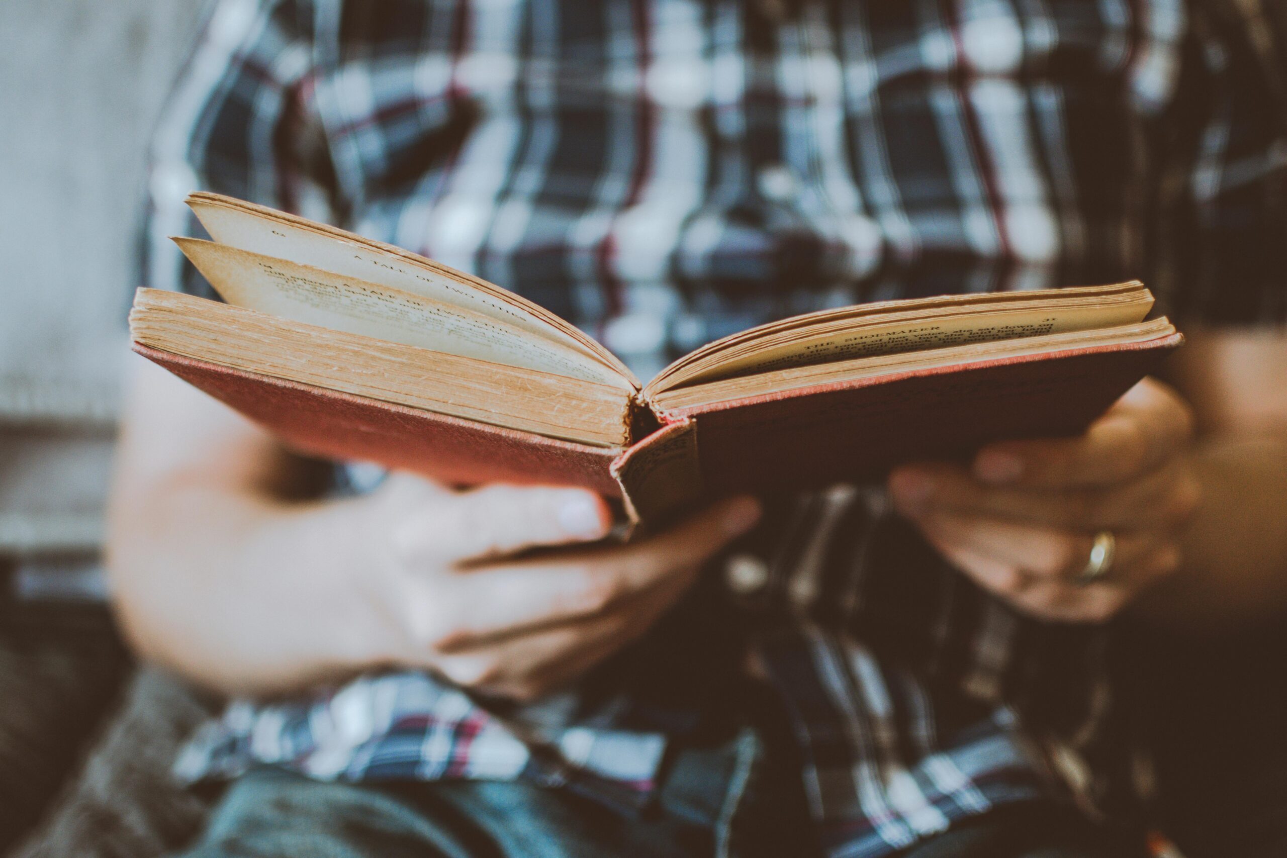 Livros de romance que até quem não gosta de ler vai amar
